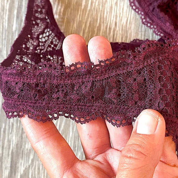 ⚠️💥‼️𝐅𝐑𝐄𝐄 𝐀𝐃𝐃-𝐎𝐍‼️💥 ⚠️ AMERICAN EAGLE || Maroon Lace Bralette | Small - Picture 10 of 12